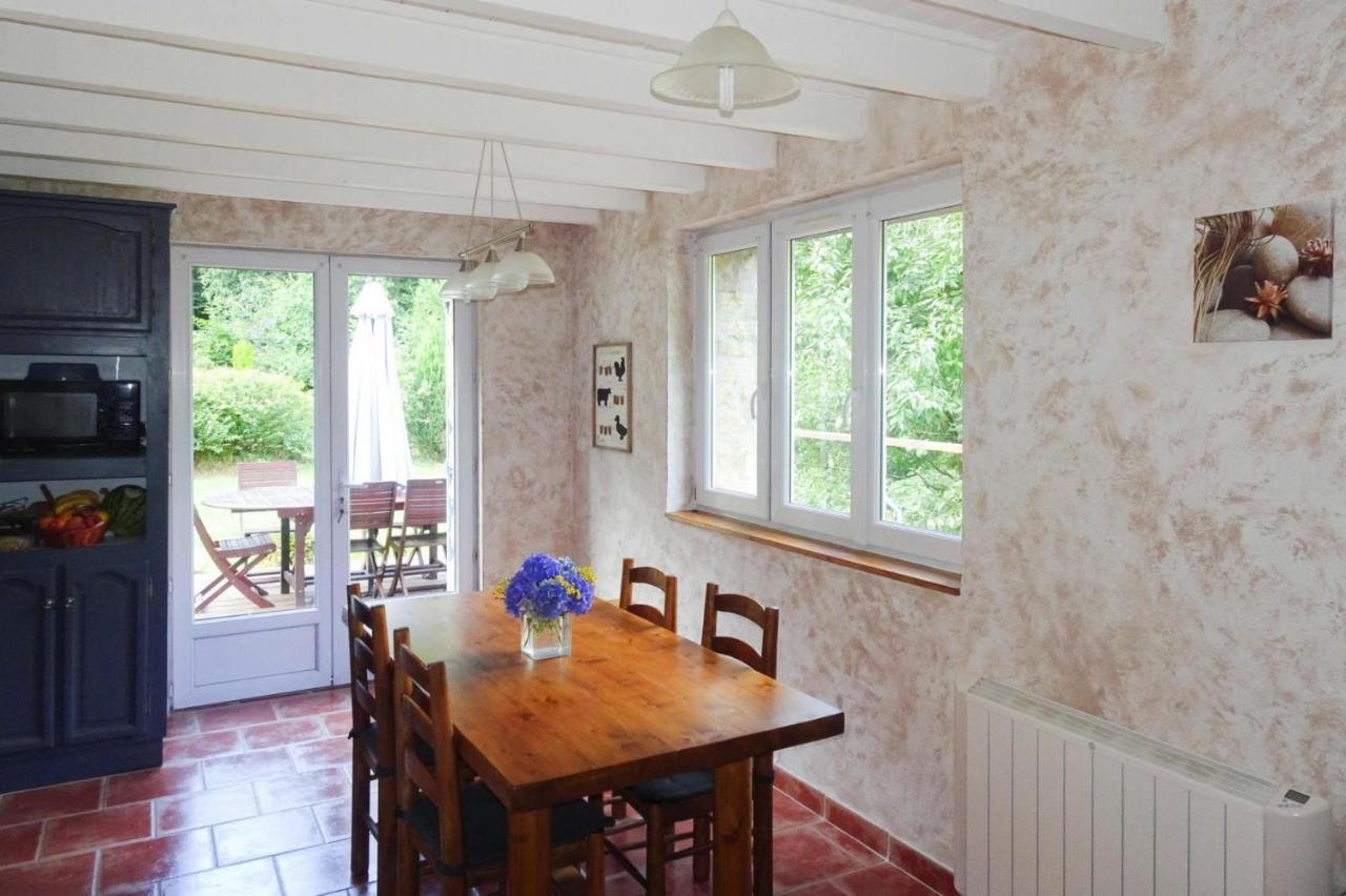 Country House With Canoe And Tree House Langoat Buitenkant foto